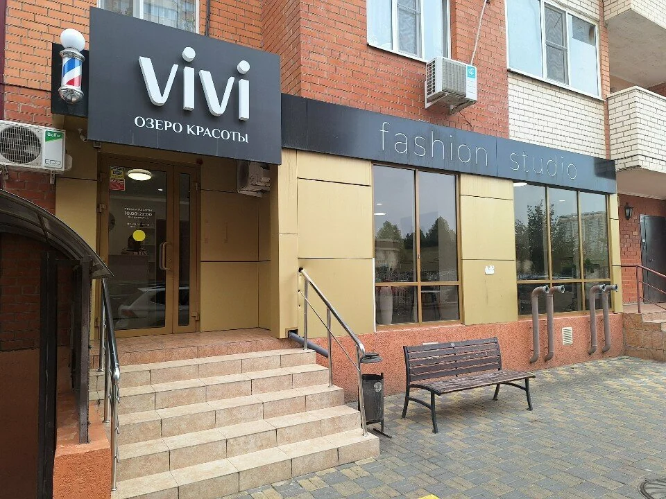 Вход в ViVi со стороны центральной аллеи ЖК Панорама
